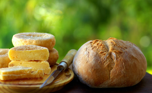 cheese and bread italy