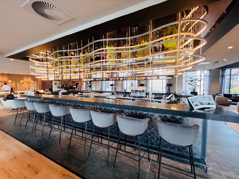 AC MARRIOTT BAR AREA