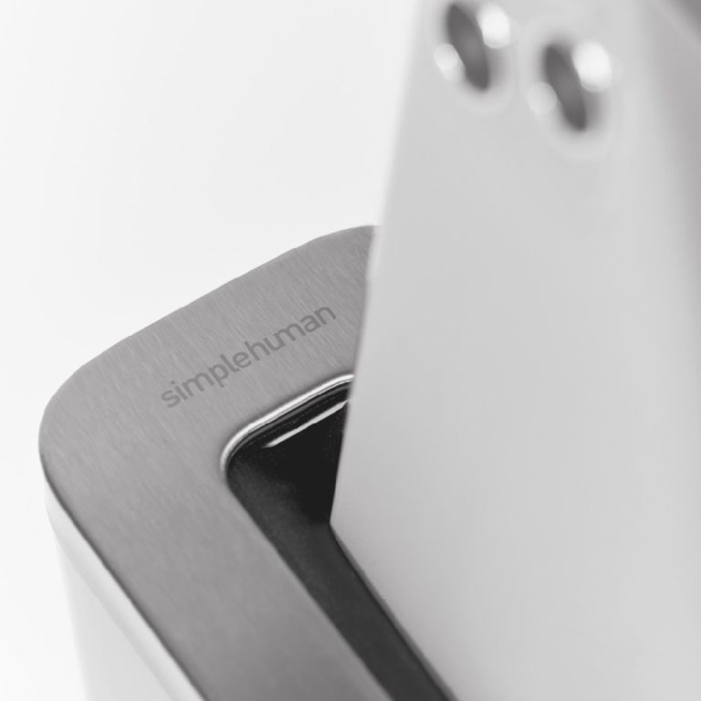 Clean Your Phone In Just 30 Seconds With The simplehuman cleanstation